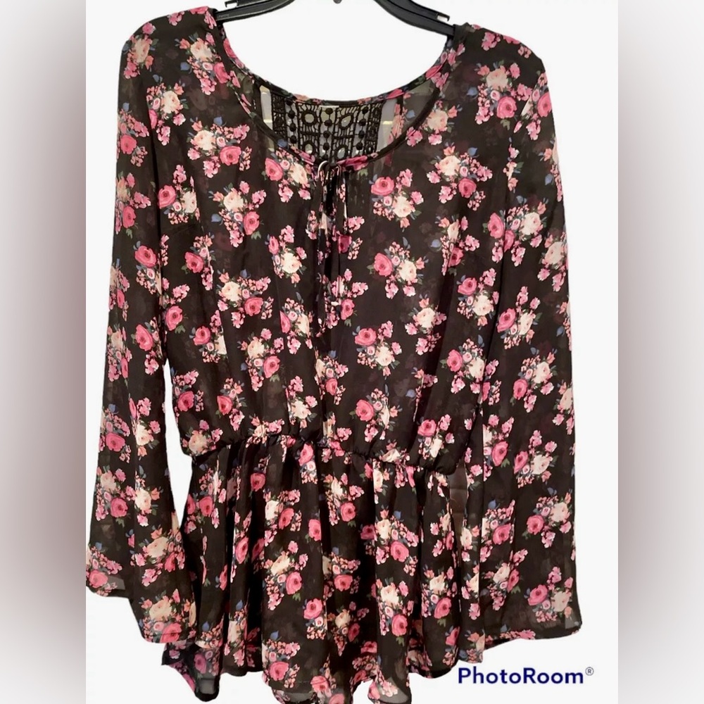 No Boundaries Blouse Women’s Size Large